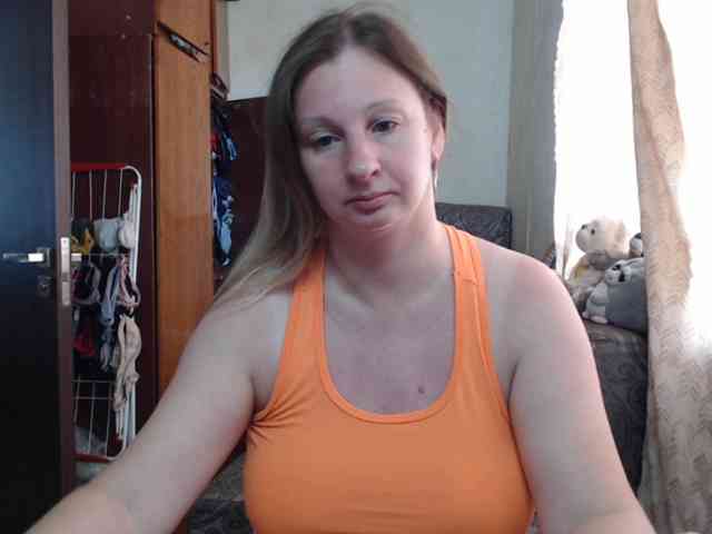 BustyBlondy webcam