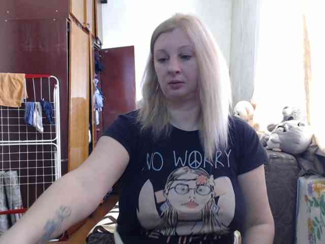 BustyBlondy webcam