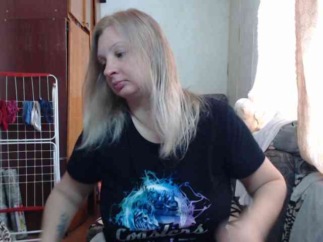 BustyBlondy webcam