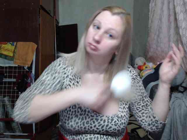 BustyBlondy webcam