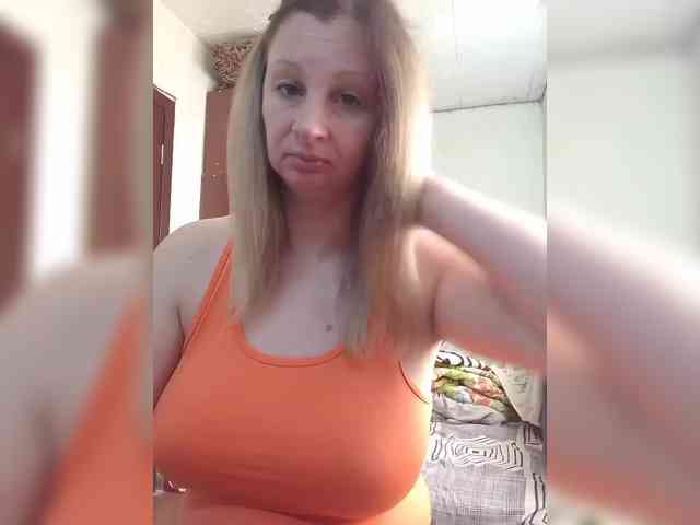 BustyBlondy webcam