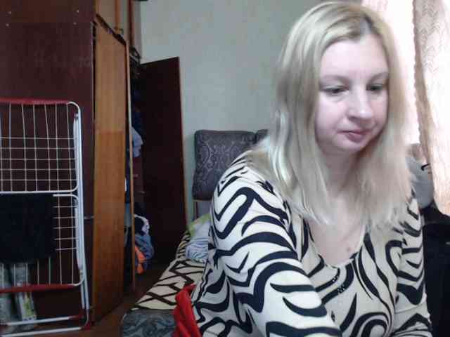 BustyBlondy webcam