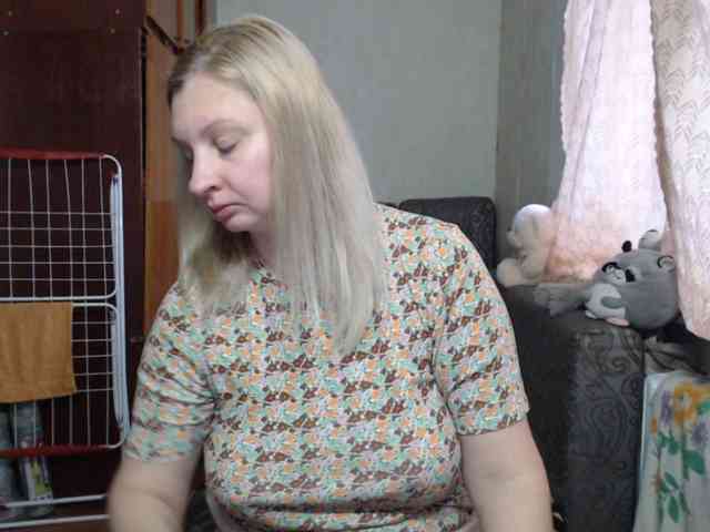 BustyBlondy webcam