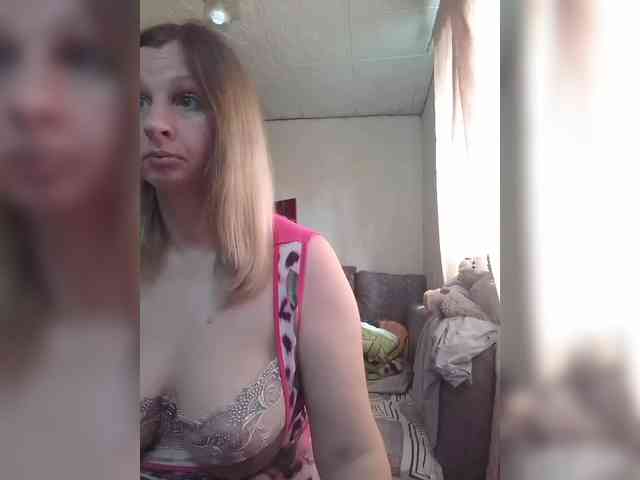 BustyBlondy webcam