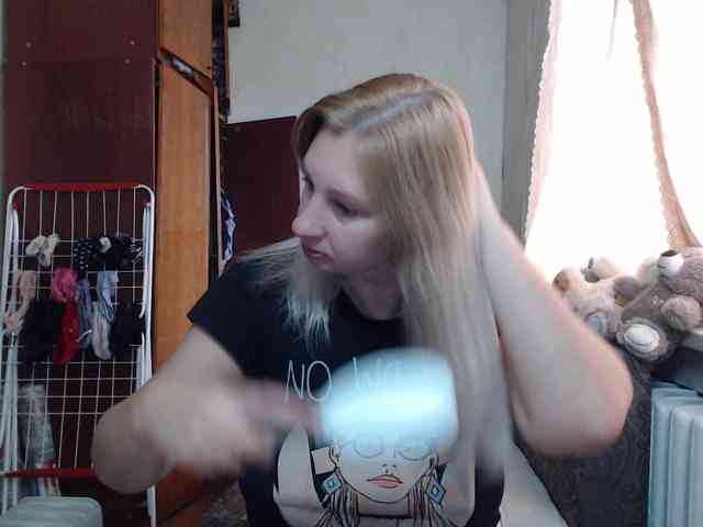 BustyBlondy webcam