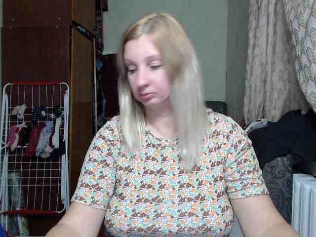 BustyBlondy webcam