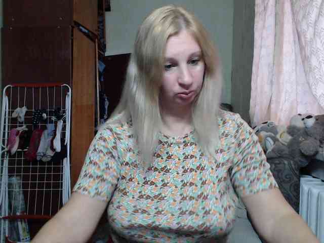BustyBlondy webcam