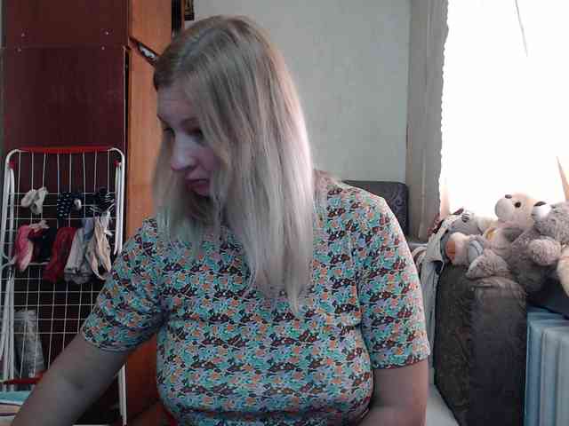 BustyBlondy webcam