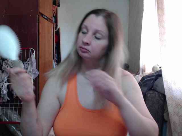 BustyBlondy webcam