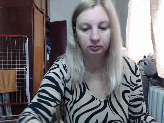 BustyBlondy webcam