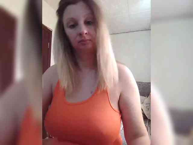 BustyBlondy webcam