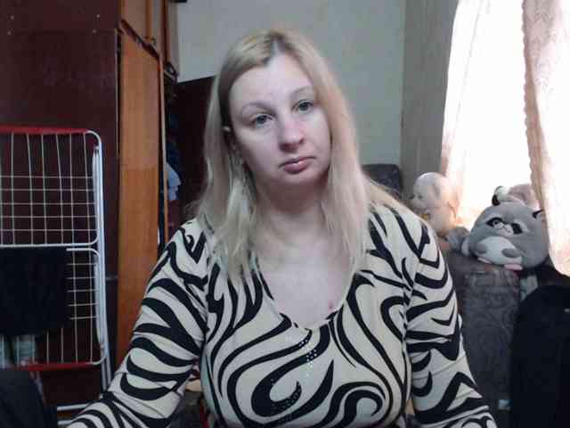BustyBlondy webcam