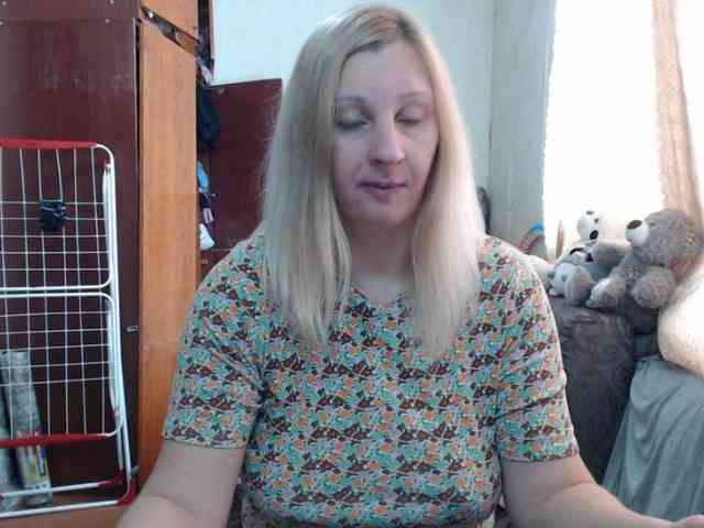 BustyBlondy webcam