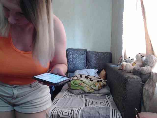 BustyBlondy webcam