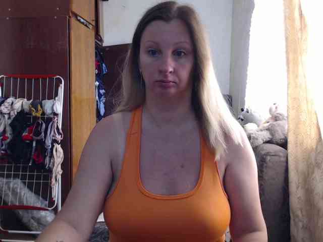 BustyBlondy webcam
