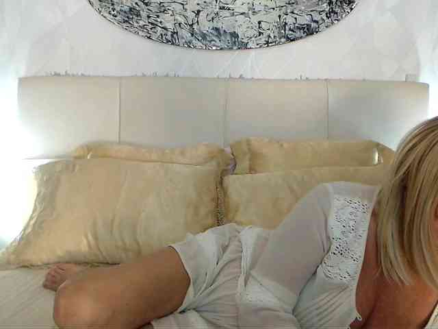 SamantaBlondy Live Webcam on BongaCams