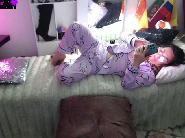 Myrnasexxx's BongaCams show and profile