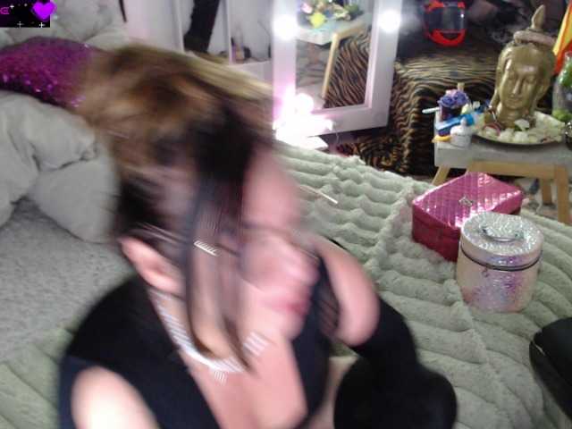 Myrnasexxx's BongaCams show and profile