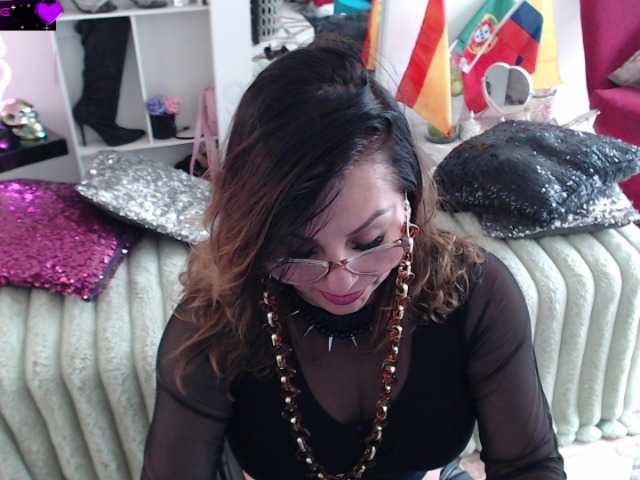 Myrnasexxx's BongaCams show and profile