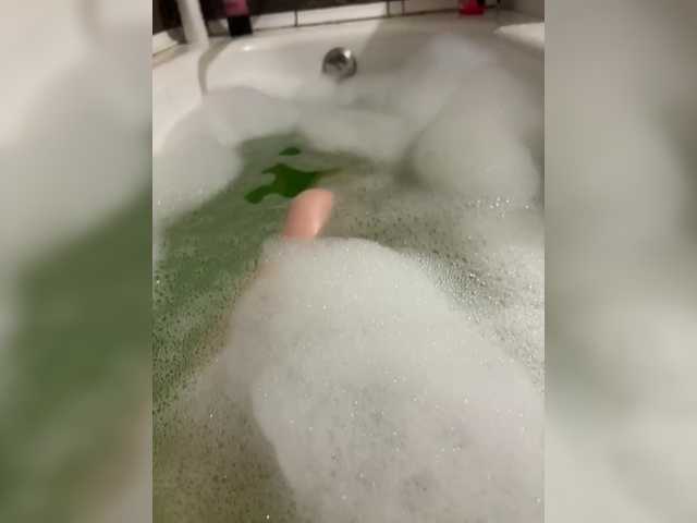 Isabel-1's BongaCams show and profile