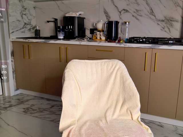 SEXPARAA's BongaCams show and profile