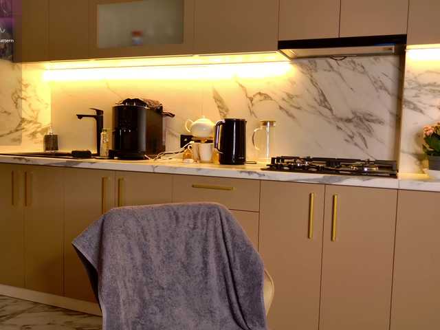 SEXPARAA's BongaCams show and profile