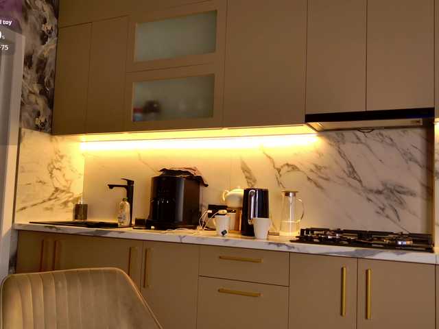 SEXPARAA's BongaCams show and profile