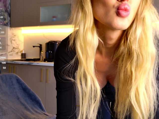 SEXPARAA's BongaCams show and profile