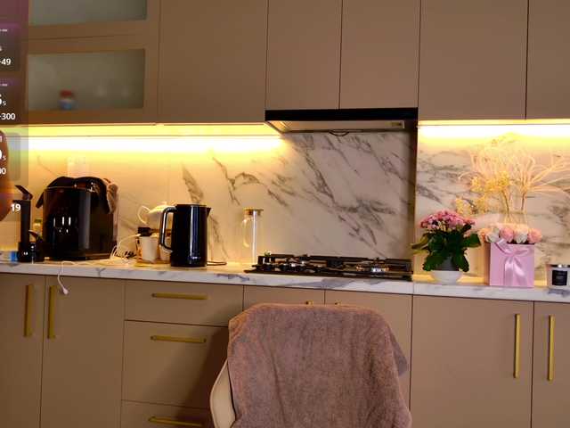 SEXPARAA's BongaCams show and profile