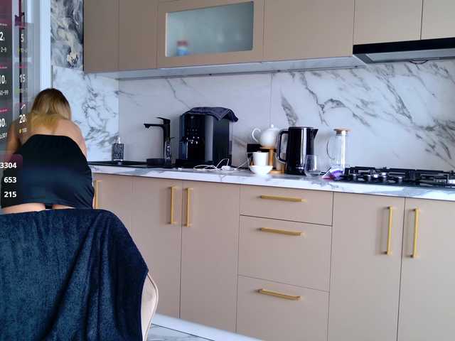 SEXPARAA's BongaCams show and profile