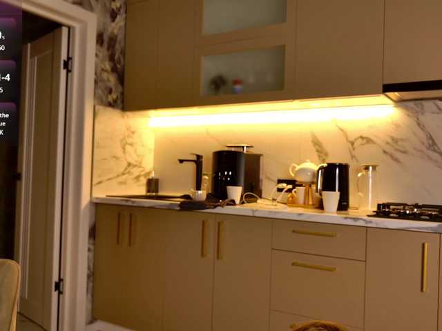 SEXPARAA's BongaCams show and profile