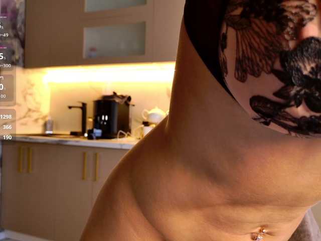 SEXPARAA's BongaCams show and profile