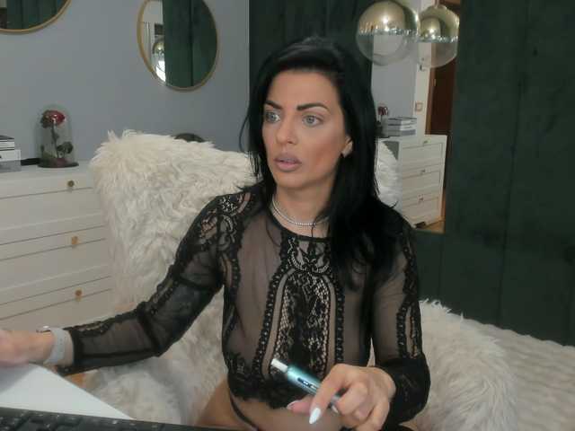 ElisaBaxter's BongaCams show and profile