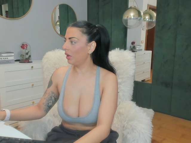 The hypnotic ElisaBaxter wants you to fuck her figure now! ElisaBaxter from BongaCams