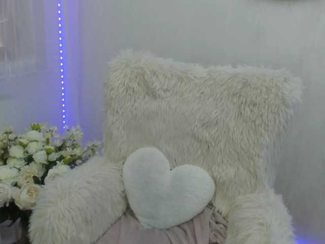 ElisaBaxter's BongaCams show and profile