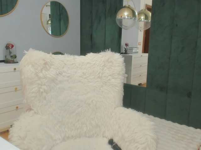 ElisaBaxter's BongaCams show and profile