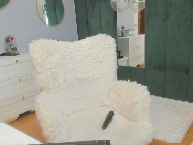 ElisaBaxter's BongaCams show and profile