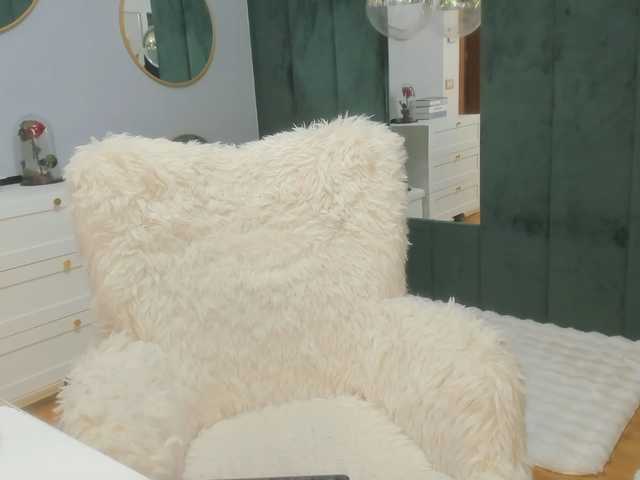 ElisaBaxter's BongaCams show and profile