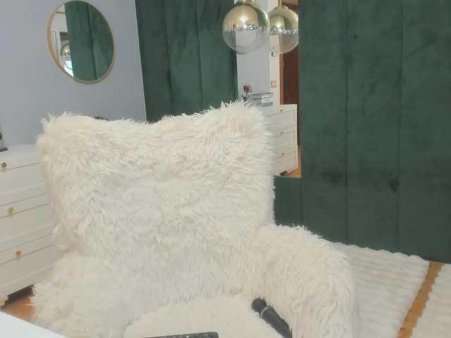 ElisaBaxter's BongaCams show and profile