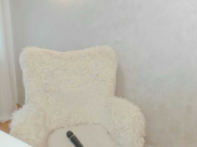 ElisaBaxter's BongaCams show and profile