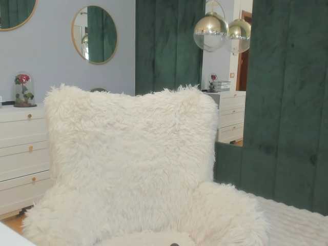 ElisaBaxter's BongaCams show and profile