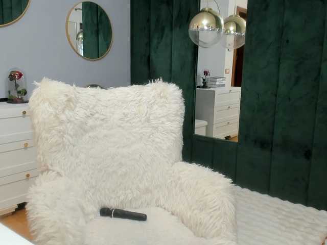 ElisaBaxter's BongaCams show and profile