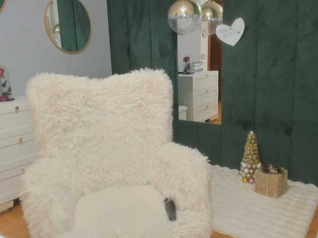 ElisaBaxter's BongaCams show and profile