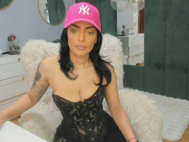 ElisaBaxter's BongaCams show and profile