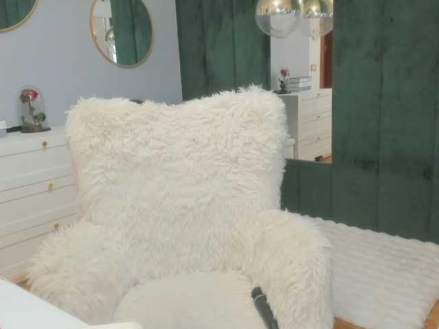 ElisaBaxter's BongaCams show and profile