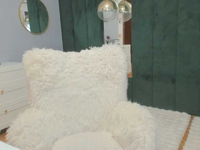 ElisaBaxter's BongaCams show and profile