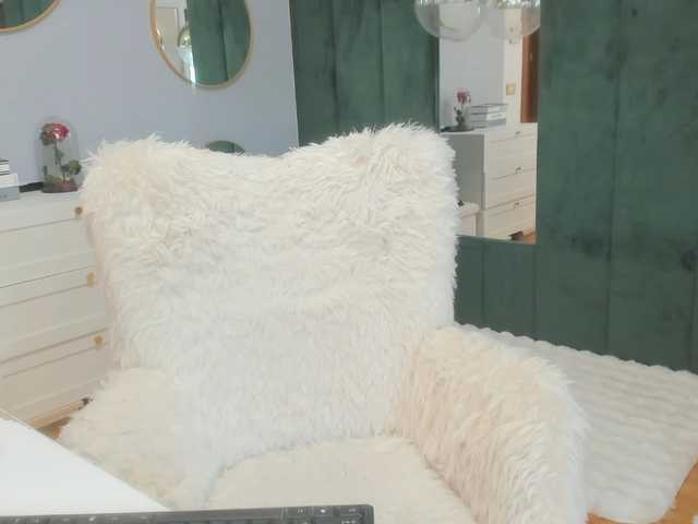 ElisaBaxter's BongaCams show and profile