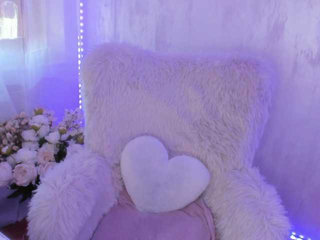 ElisaBaxter's BongaCams show and profile