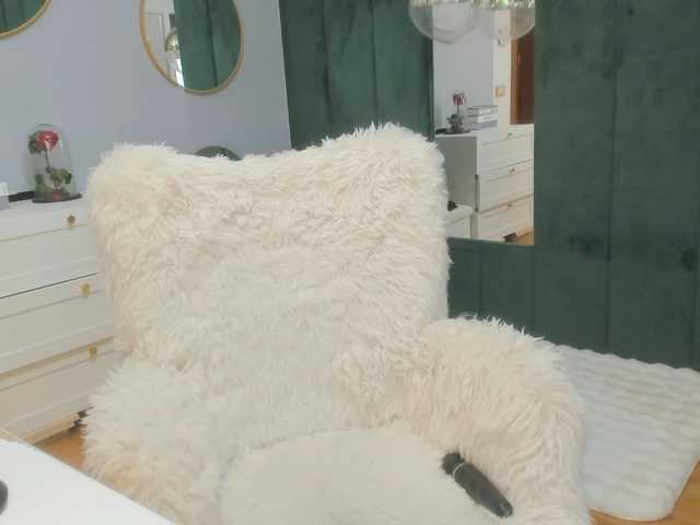 ElisaBaxter's BongaCams show and profile