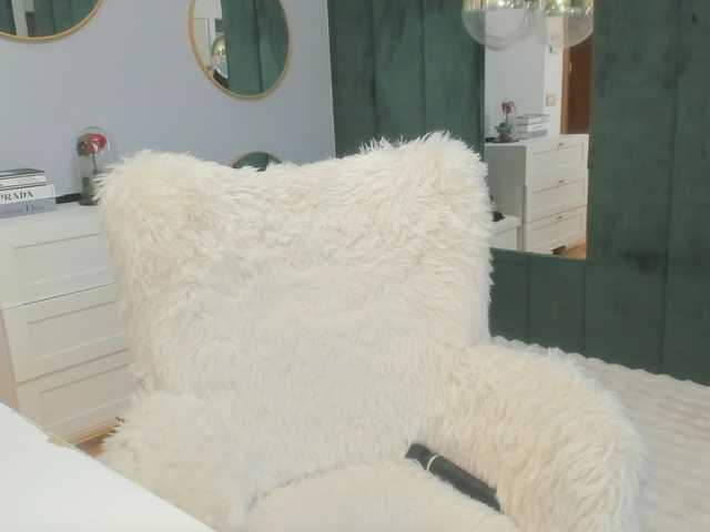 ElisaBaxter's BongaCams show and profile